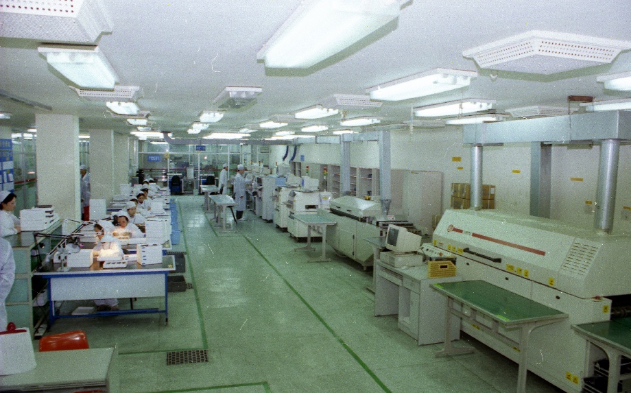 3上世紀(jì)90年代開創(chuàng)國(guó)內(nèi)厚膜集成電路出口創(chuàng)匯先河.jpg