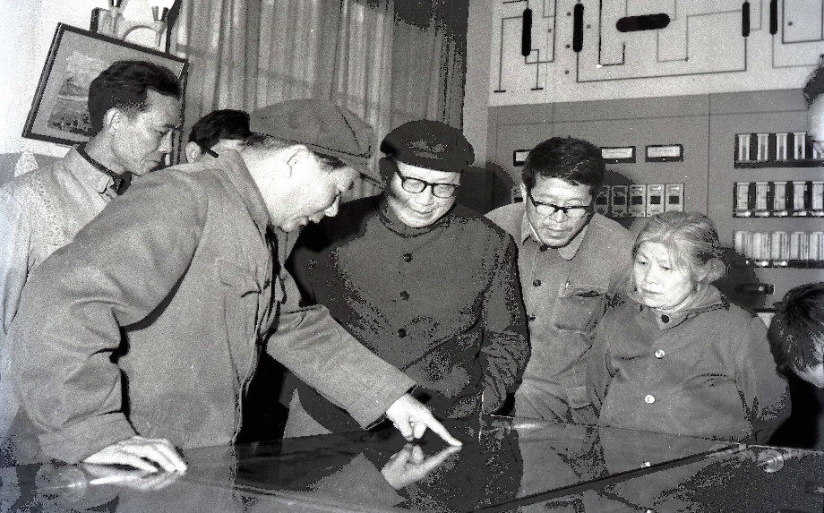 1錢偉長院士作為高級顧問駐廠指導(dǎo)航天軍工產(chǎn)品發(fā)展.jpg